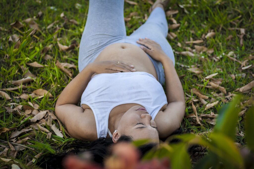 woman pregnant using donor sperm